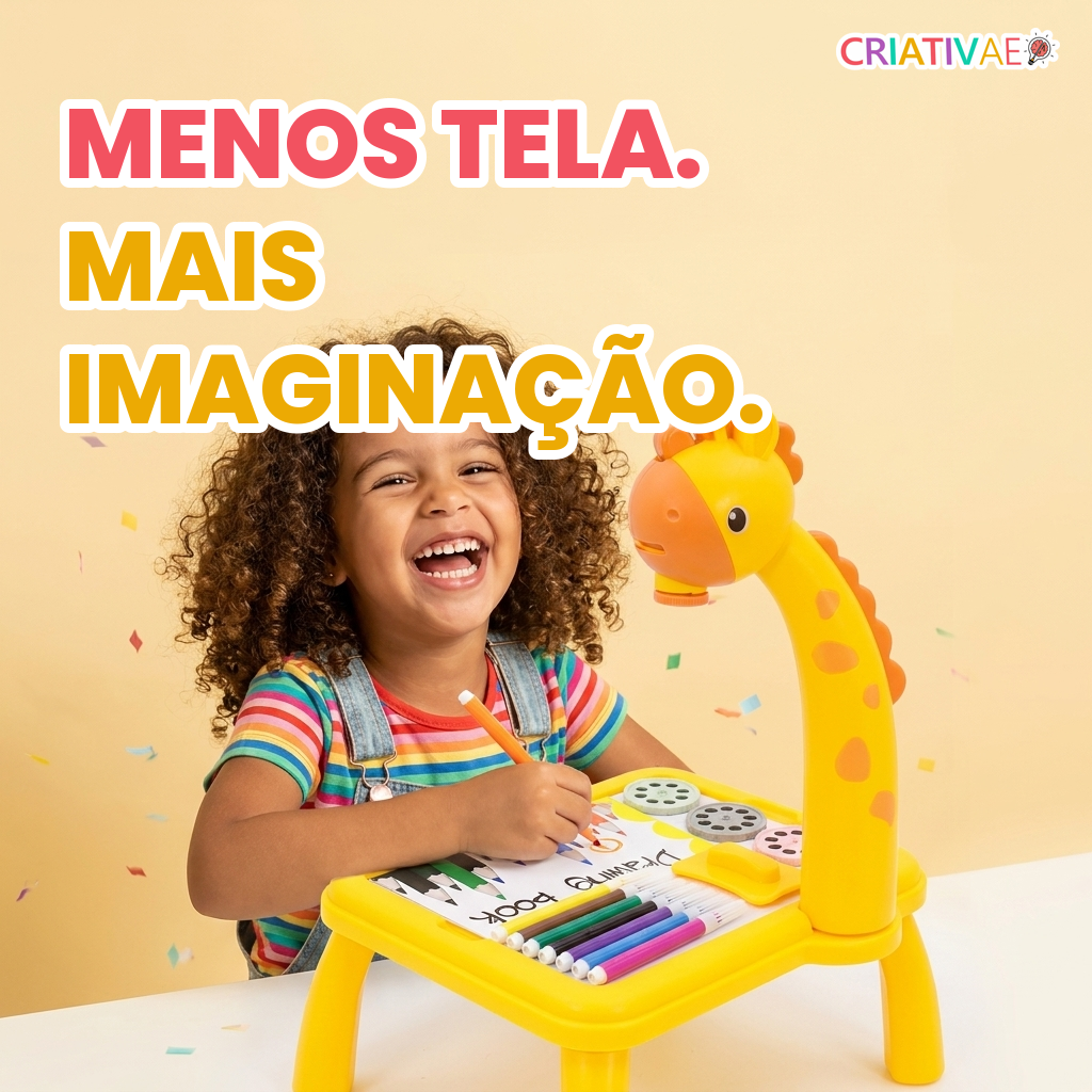 Menos tela, mais imaginação: menina sorrindo desenhando na Table Kids