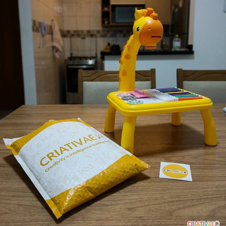 Table Kids recém chegada com a embalagem oficial Criativaê e adesivo da marca