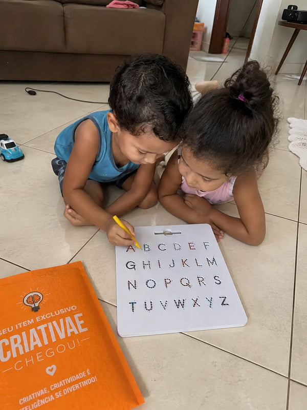 Quadro Magnético de Traçado de Letras Alfabéticas Educativo de Dupla Face | CRIATIVAE