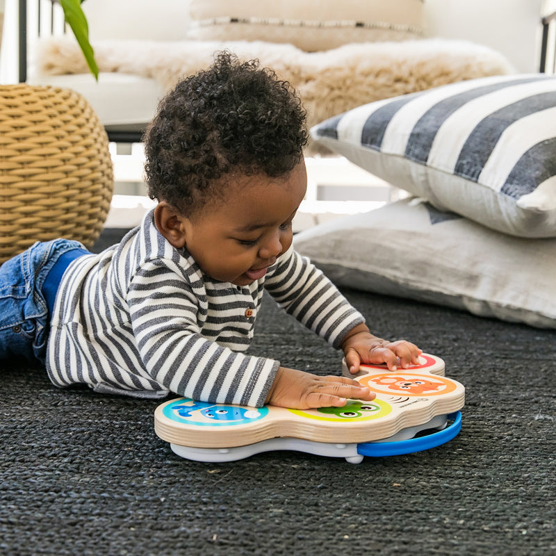 Bateria Musical Infantil de Madeira com Tecnologia Magic Touch Luzes e Ritmos Guiados – Hape