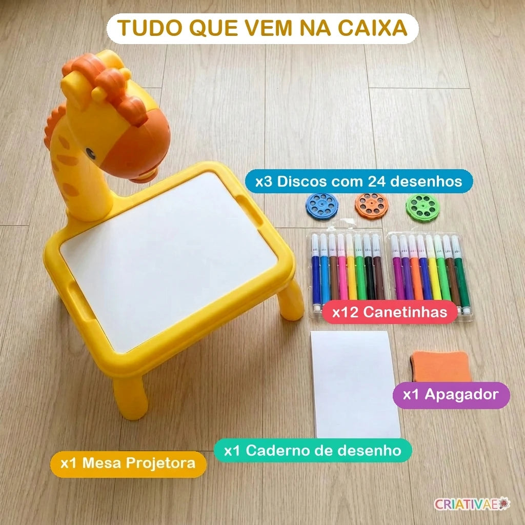 Tudo que vem na caixa da Table Kids: mesa, 3 discos, 12 canetinhas, caderno e apagador