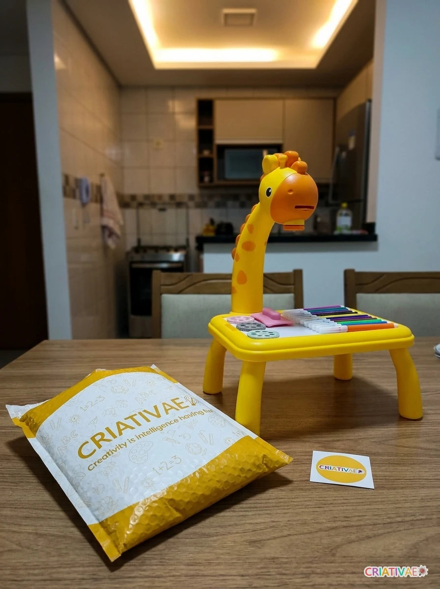 Table Kids recém chegada com a embalagem oficial Criativaê e adesivo da marca