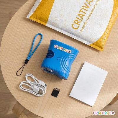 Conteúdo da caixa do Micro Kids Criativaê com a embalagem de envio da marca