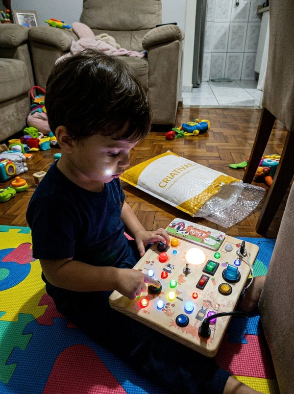 Busy Kids Criativaê - Painel Sensorial Montessori com Luzes