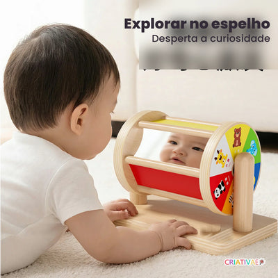 Painel espelhado do Tumble Kids desperta a curiosidade do bebe