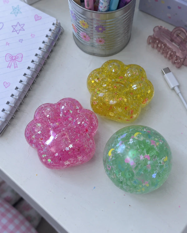 Squishies prontos na escrivaninha