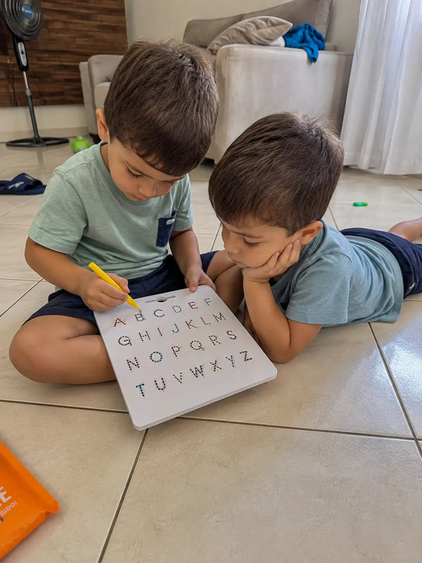 Quadro Magnético de Traçado de Letras Alfabéticas Educativo de Dupla Face | CRIATIVAE