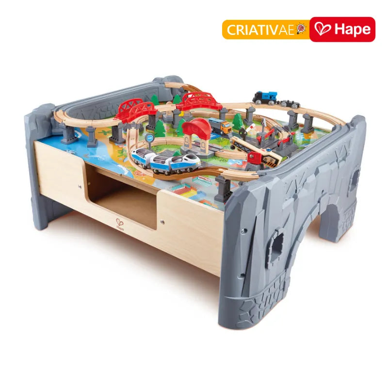 Mesa de Atividades com Pista de Trem de Madeira 70 Peças e Locomotiva a Pilha | HAPE