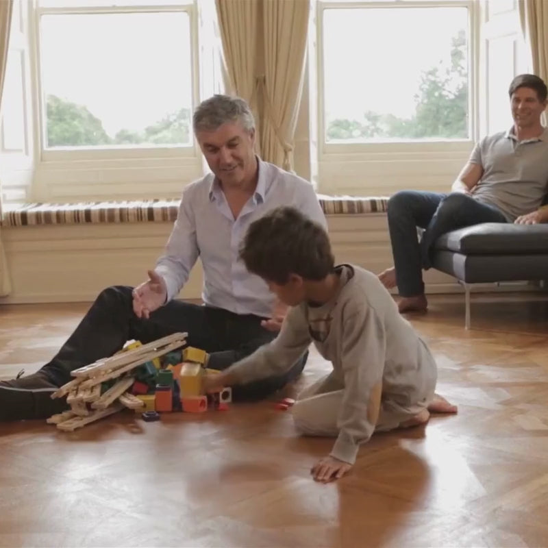 Carregar vídeo: Hape Quadrilla Cliffhanger Wooden Ball Run Blocks
