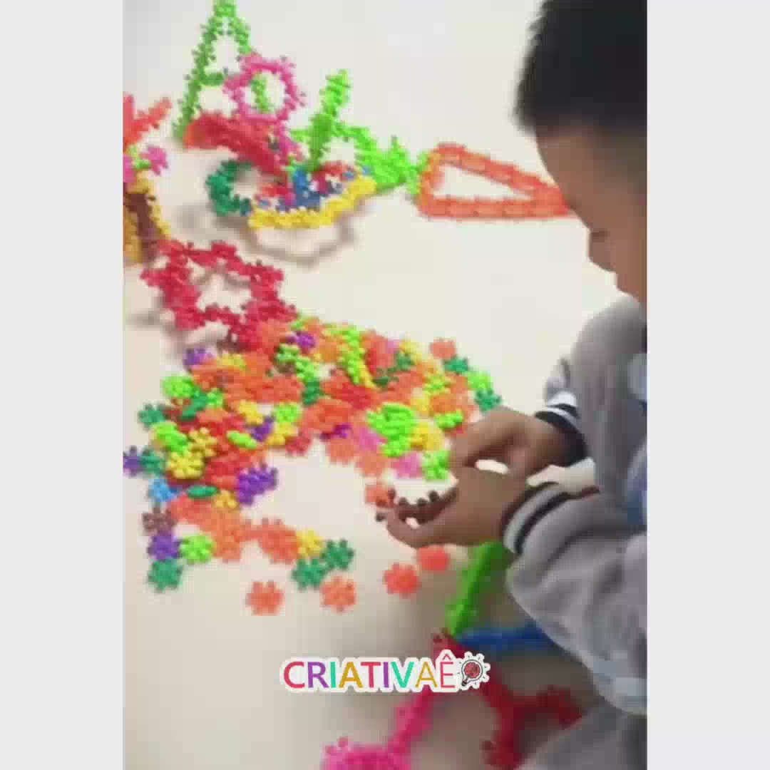 Carregar vídeo: Conecta Tudo Criativaê - Brinquedo Estilo Lego Educativo para Montagem Criativa