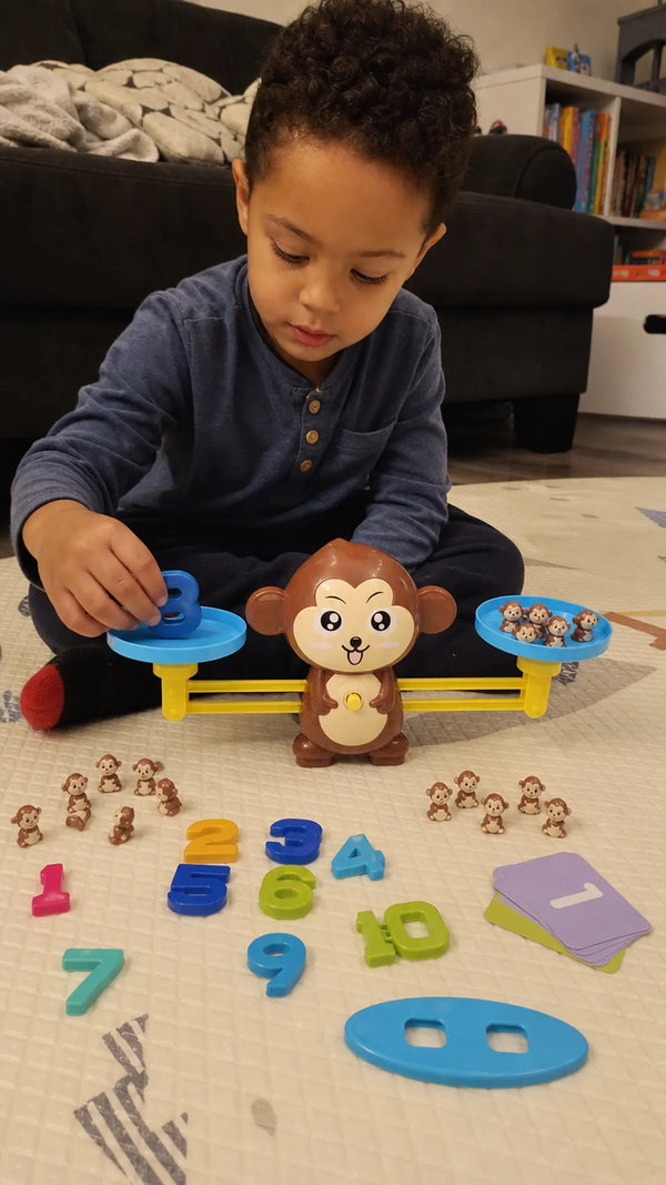 Foto de cliente: crianca com Magic Calc em casa