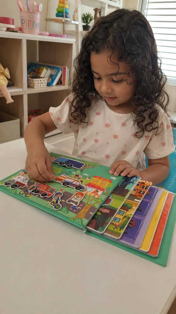 Foto de cliente: crianca com QuietBook em casa