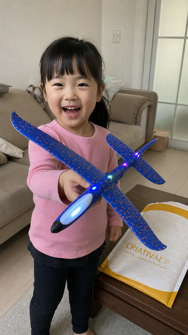 Foto de cliente: crianca com Avião FlexFly em casa