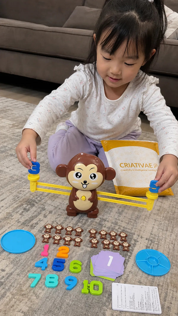 Foto de cliente: crianca com Magic Calc em casa