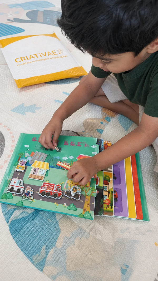 Foto de cliente: crianca com QuietBook em casa