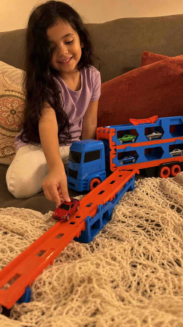 Foto de cliente: crianca com CegCar Blaster em casa